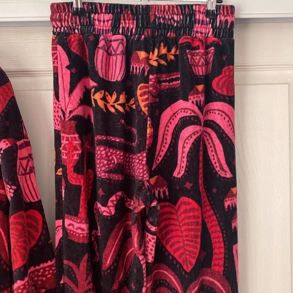 FARM Rio- velour pantsuit - Picture 4 of 11